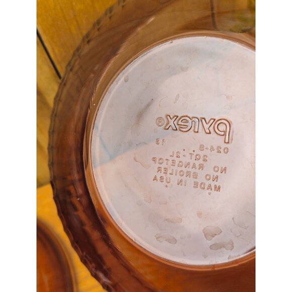 Vintage Pyrex Cranberry Ribbed 2 Qt Casserole Dish with Lid, O24-S - Picture 7 of 7